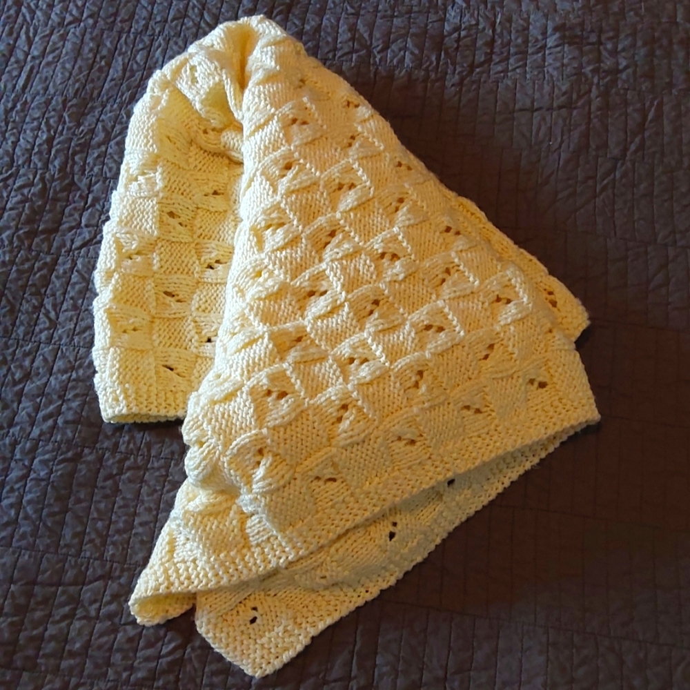 🌺 NEW Hand Crafted (Knit) Yellow Baby Blanket